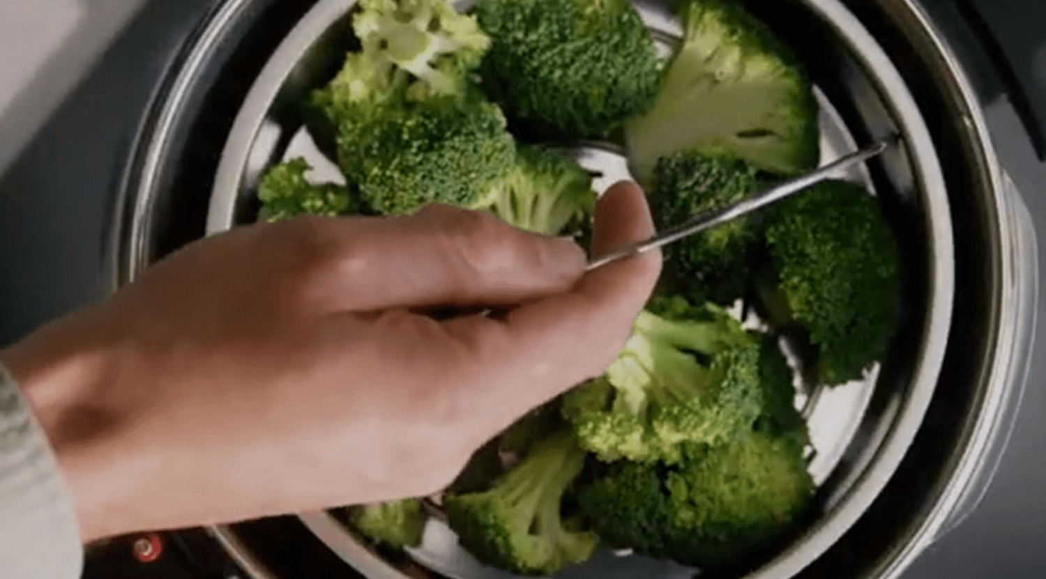 Steaming in a pressure cooker