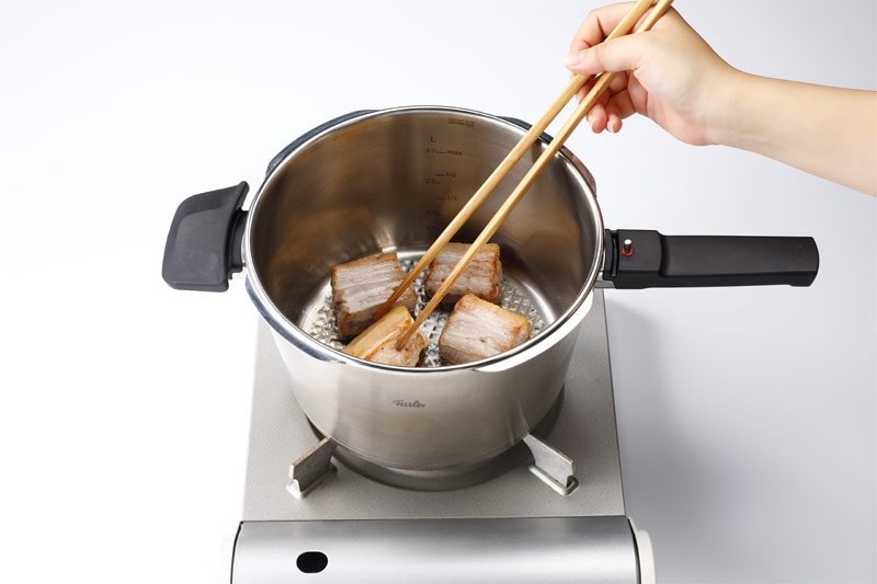 豚バラの黒酢煮込みと中華風蒸しパン手順2